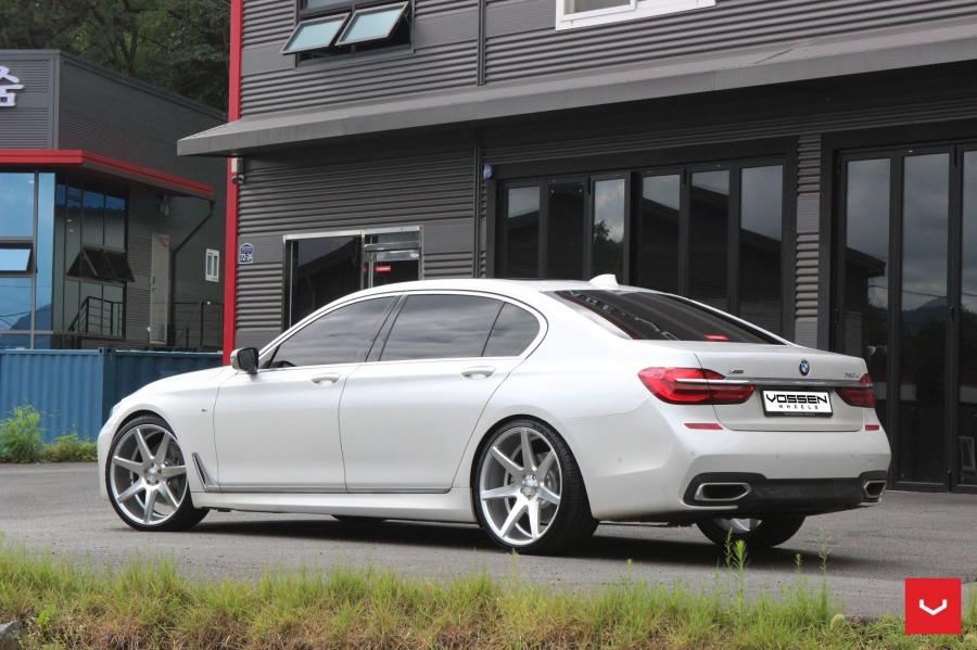  BMW 740Li xDrive on Vossen Wheels (CV7) 2017 года  (фото 4 из 10)